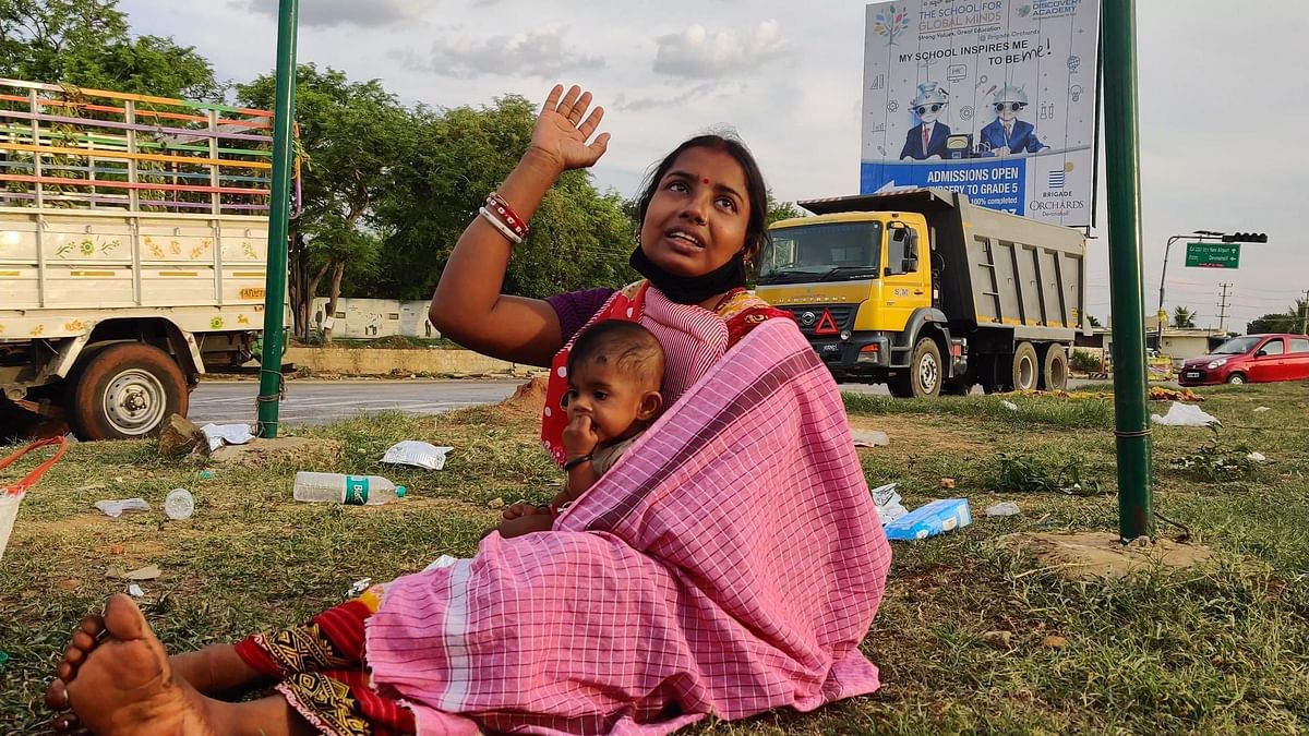 Migrants Continue to Walk From Karnataka Even After Trains Resume