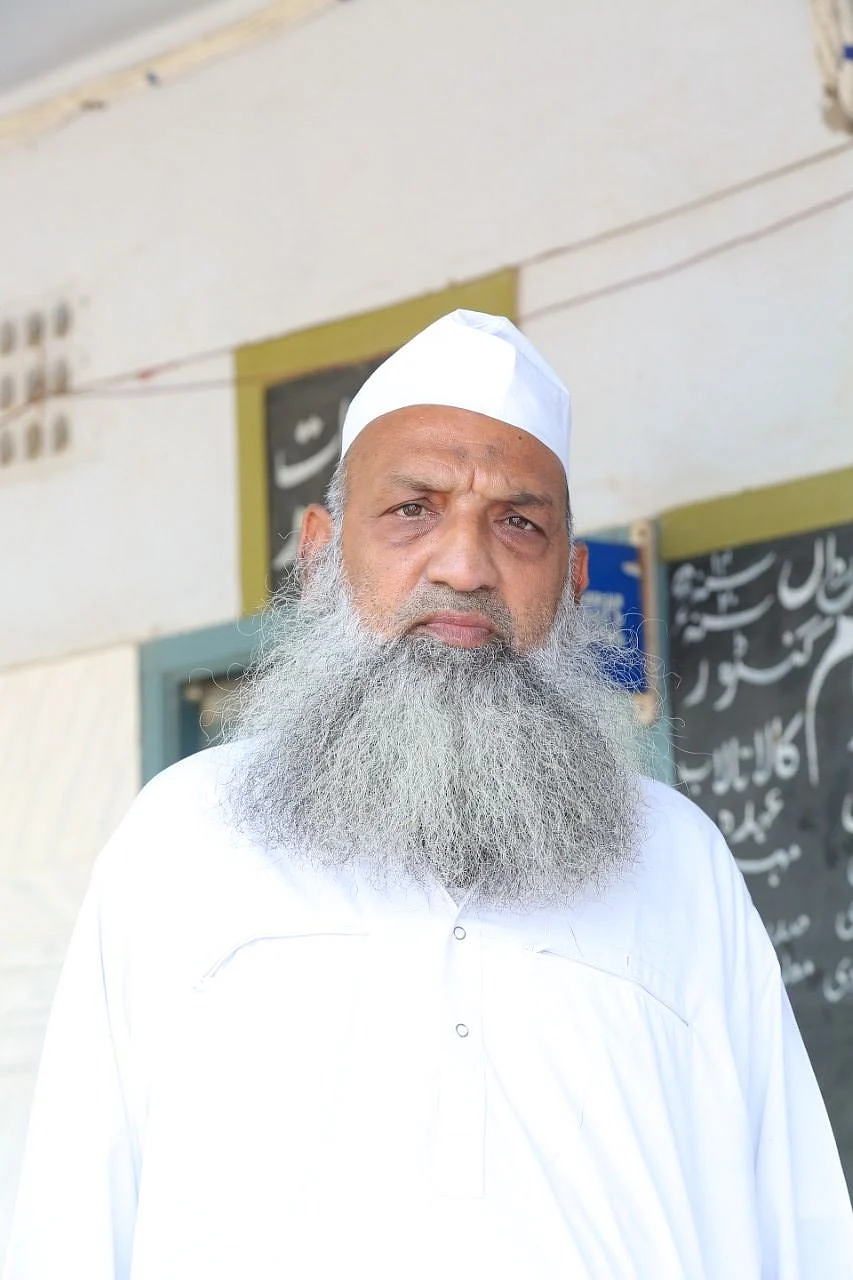 The Tablighi Jamaat district head from Guntur, 64-year-old Sheikh Nyamatullah, has been trying to co-ordinate the retun of these ten members for weeks.