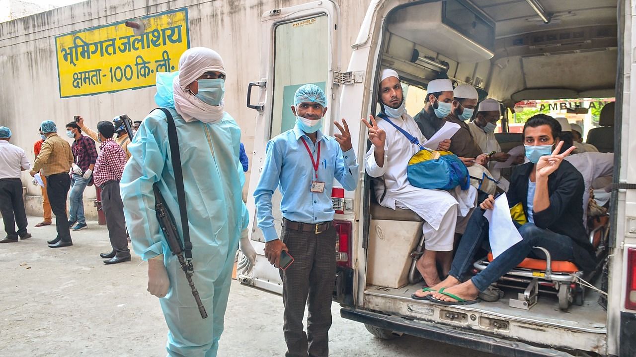 Healthcare workers in Delhi’s Safdarjung and RML hospitals  were denied quarantine facilities and COVID-19 tests.