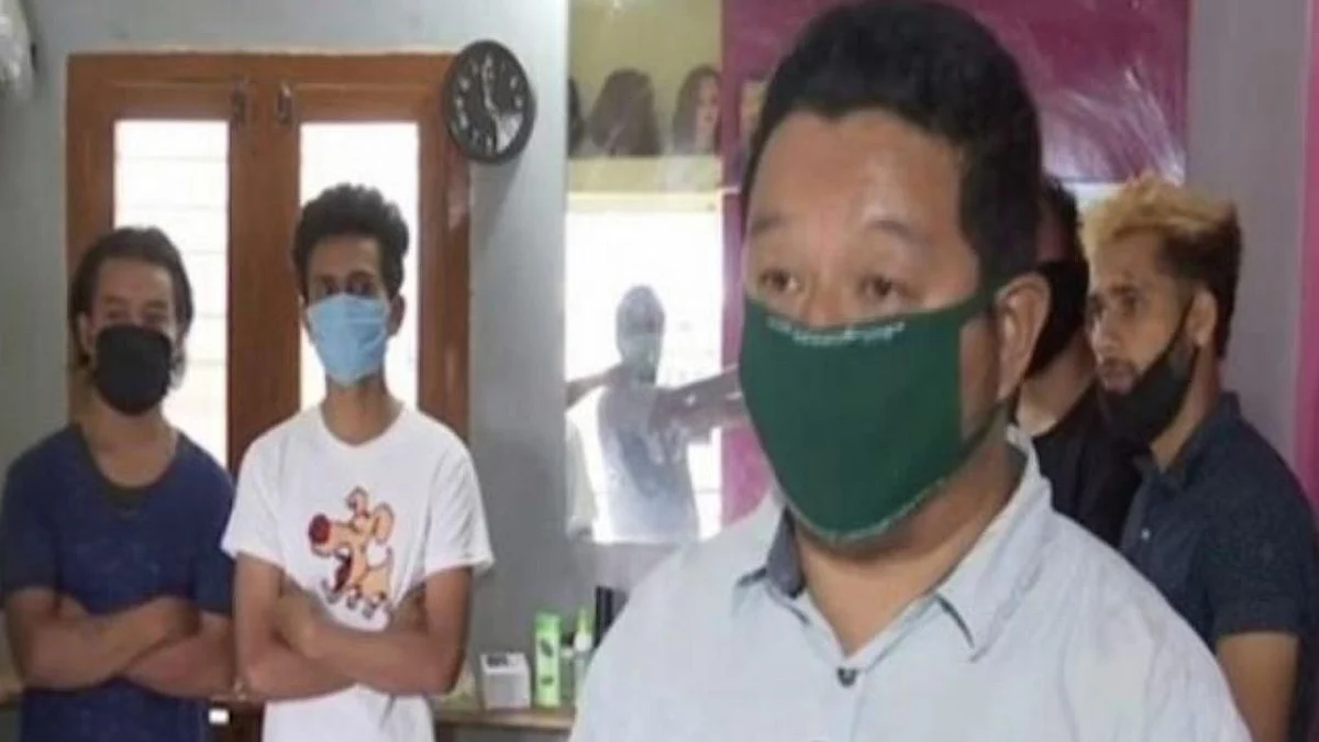 Rahul Rai, the owner, reportedly turned his hair salon into a shelter 
