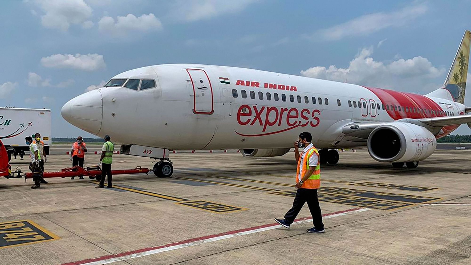 Airport staff carry out pre-departure checking of an Air India Express flight bound for UAE to bring back stranded Indian nationals, during the ongoing COVID-19 nationwide lockdown, in Kochi, on Thursday, 7 May 2020.