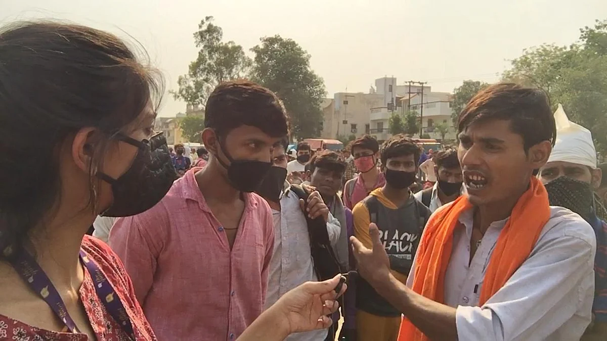 Angry and annoyed, Shamsher from Ayodhya here tells us how he was made to get off the bus several times. “The policemen are pushing us out,”he said.