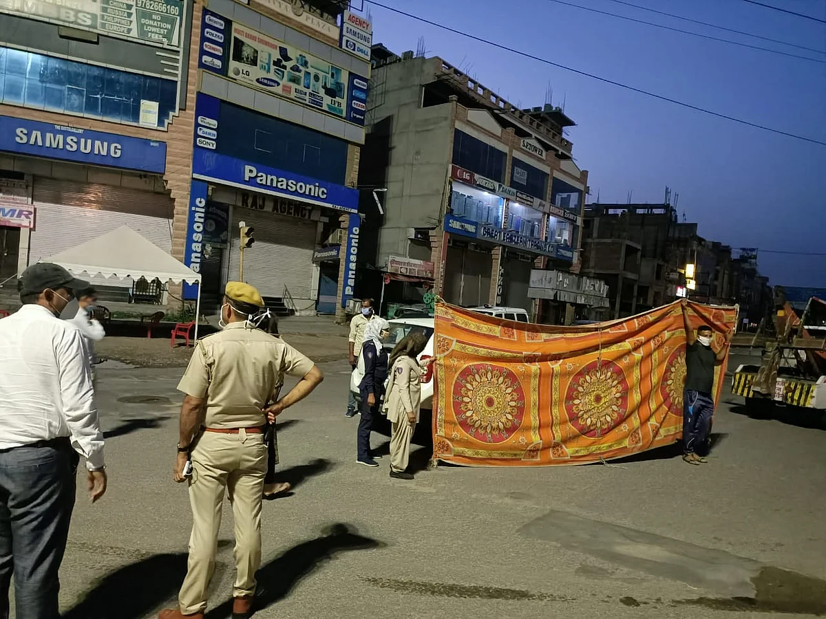 Jodhpur Cops Help Woman Give Birth After Car Breaks Down