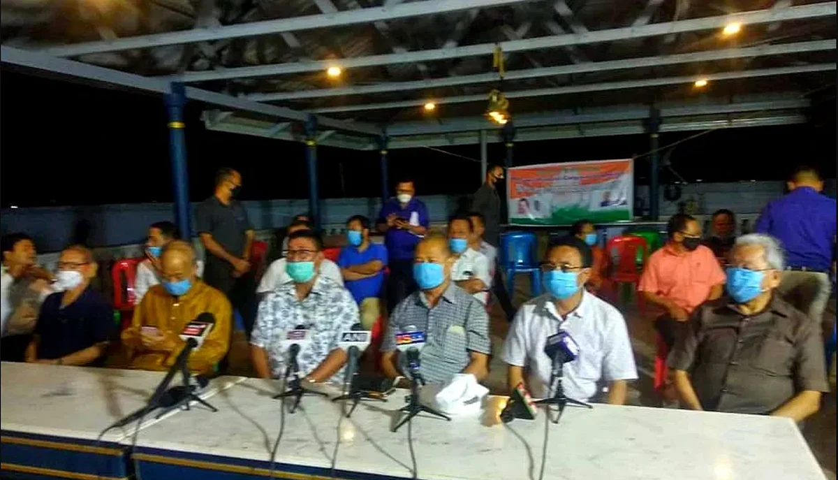 Four members of NPP, a coalition party of BJP govt in Manipur, including health minister L Jayantakumar Singh and deputy chief minister Y Joykumar Singh, withdraw support.