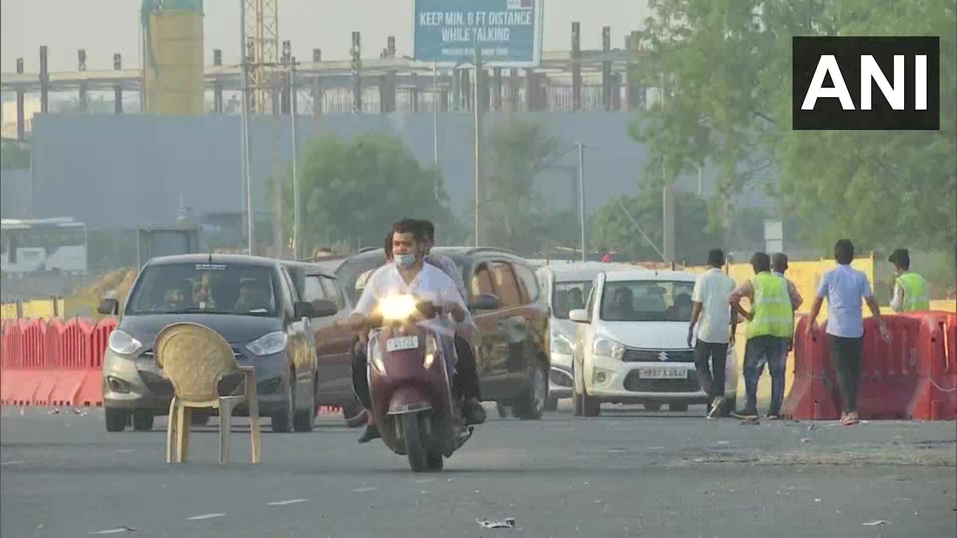 Commuters Pour in As Delhi Borders Reopen Under ‘Unlock 1.’&nbsp;