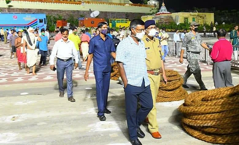 The government officials carried out numerous rounds of inspection on Monday night before the Rath Yatra was officially began.