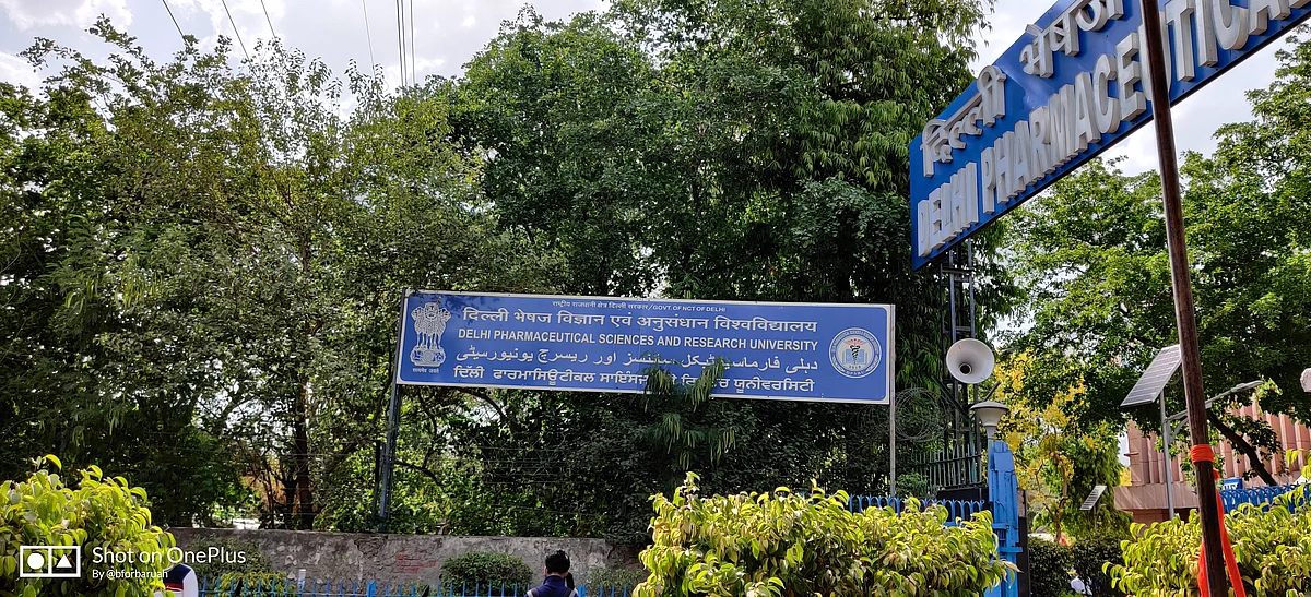 We were instructed to assemble at Delhi Institute of Pharmaceutical Sciences & Research at Badarpur-Mehrauli Road.