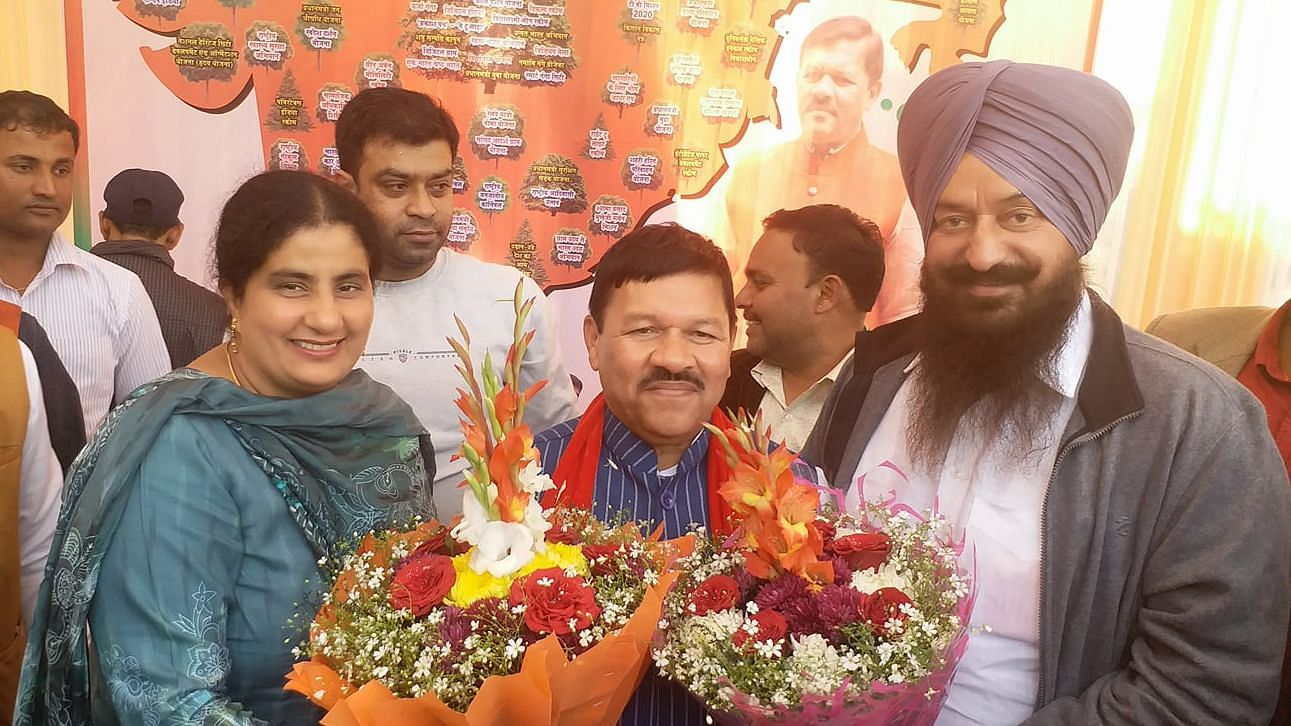 Delhi BJP Vice-President Kulwant Singh Baath with his wife Gurjeet Kaur, EDMC Councillor and senior BJP leader Shyam Jaju.&nbsp;