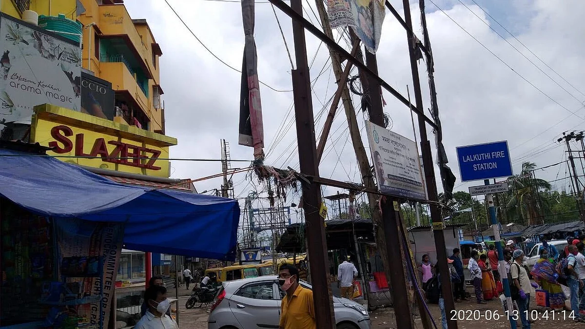 Not Mumbai or Delhi, Clip of People Crowding Bus is From Bengal