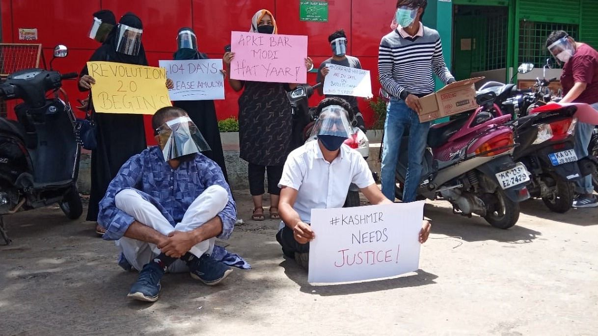 About 20-odd students and citizens gathered at Maurya Circle in Bengaluru on 3June, to stand in solidarity with the recent arrests of ‘political prisoners’ across the country.