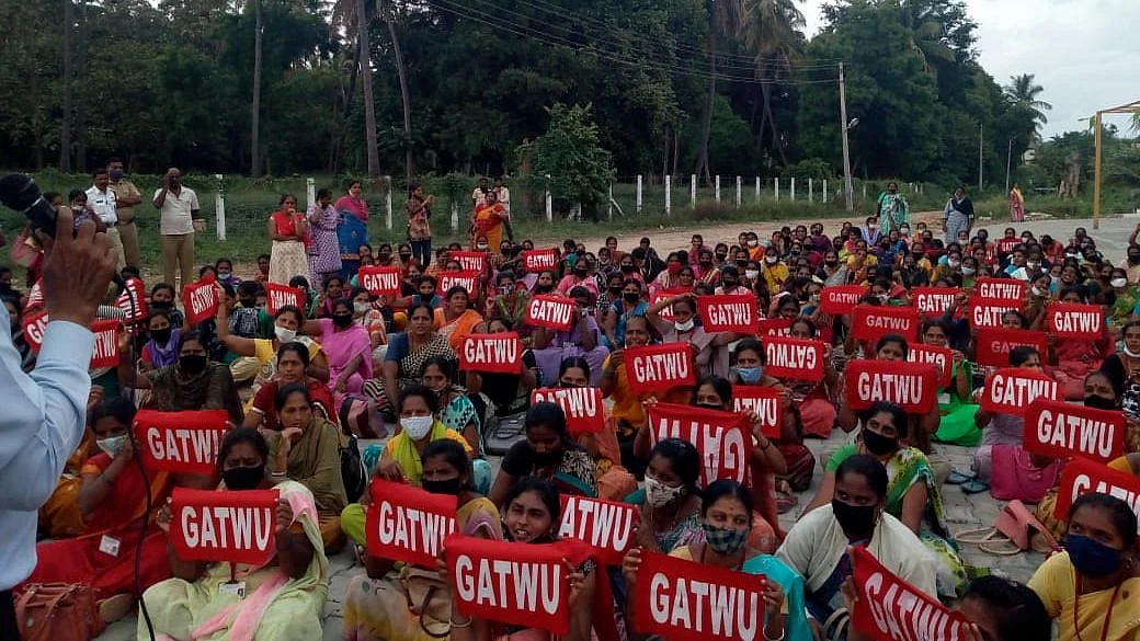 For nearly 3 weeks, hundreds of garment workers in Srirangpatna near Mandya have been protesting at the closed Euro factory premises demanding their jobs back. 