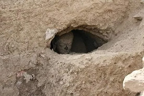 Unrelated Images Used to Claim Buddha Statues Found in Ayodhya