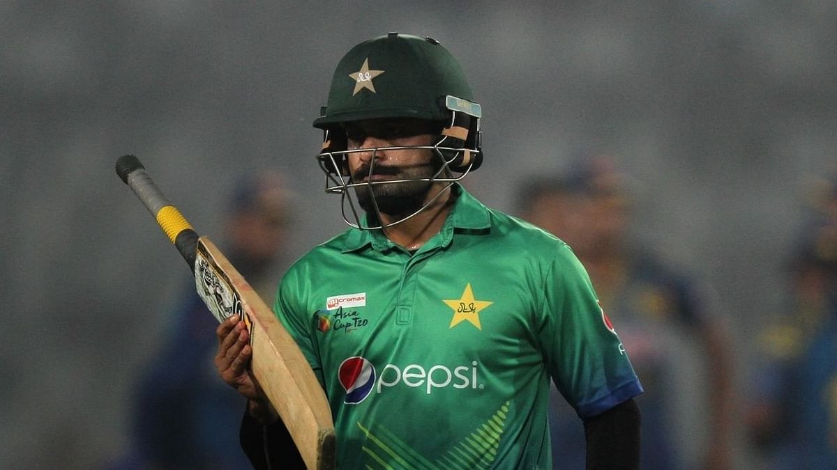 PCB Disappointed With Hafeez For Making COVID-19 Result Public