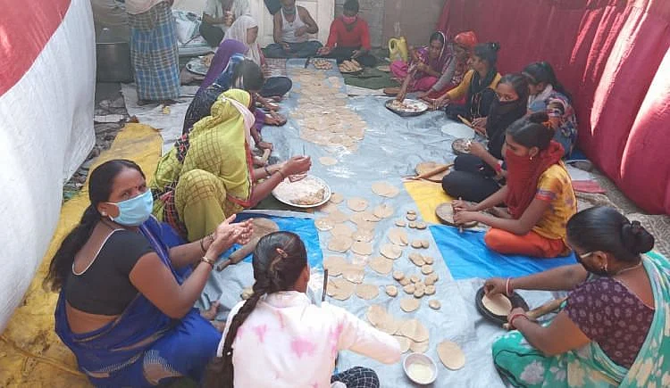 Filmmaker Guneet Monga Helps Support a Community Kitchen in Juhu