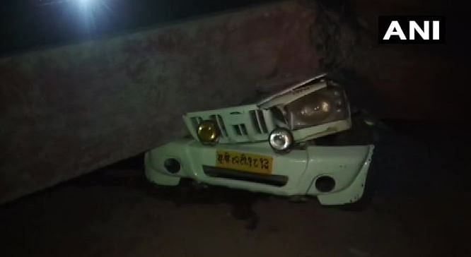 An under-constructed over-bridge collapsed at NH-91 in Uttar Pradesh’s Etah on Friday, 19 June, ANI reported.