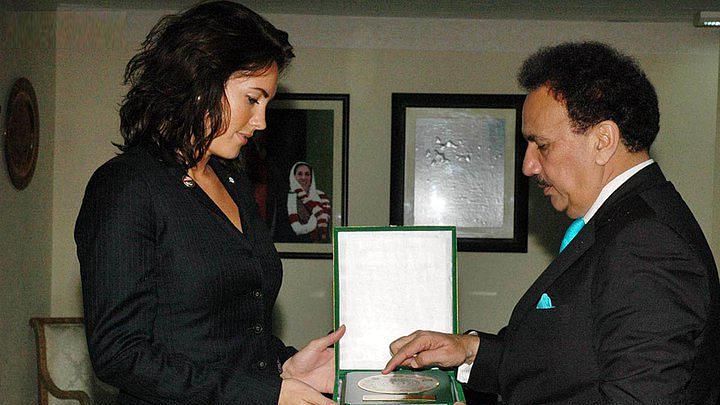 Cynthia Richie with former interior minister Rehman Malik in late 2010.&nbsp;