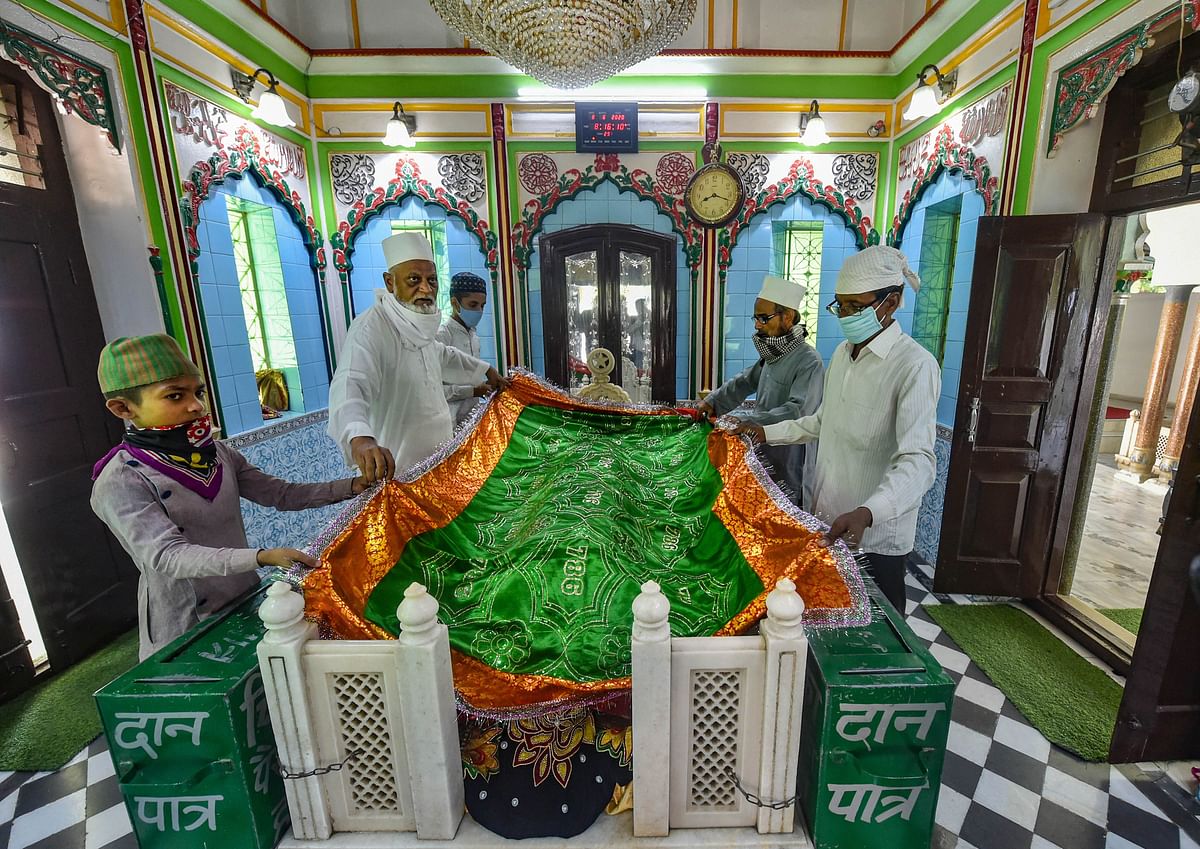 Devotees offer a holy Chaadar at a mosque in Lucknow.