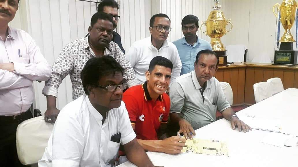 Costa Rican World Cupper Johnny Acosta has lashed out at Quess East Bengal for not helping him at all while trying to return home after the lockdown was announced.