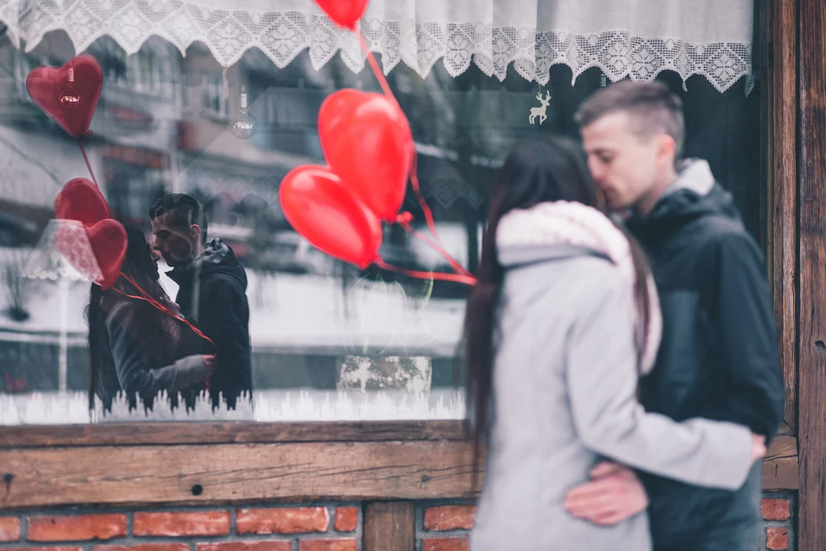 SEXOLVE 210: My 32-Year-Old Girlfriend Is Dating a 19-Year-Old