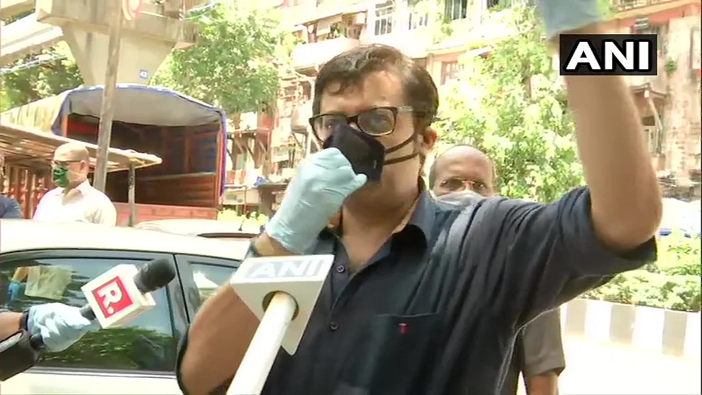 Arnab Goswami arrives at NM Joshi police station.