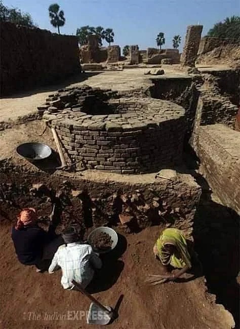 Unrelated Images Used to Claim Buddha Statues Found in Ayodhya