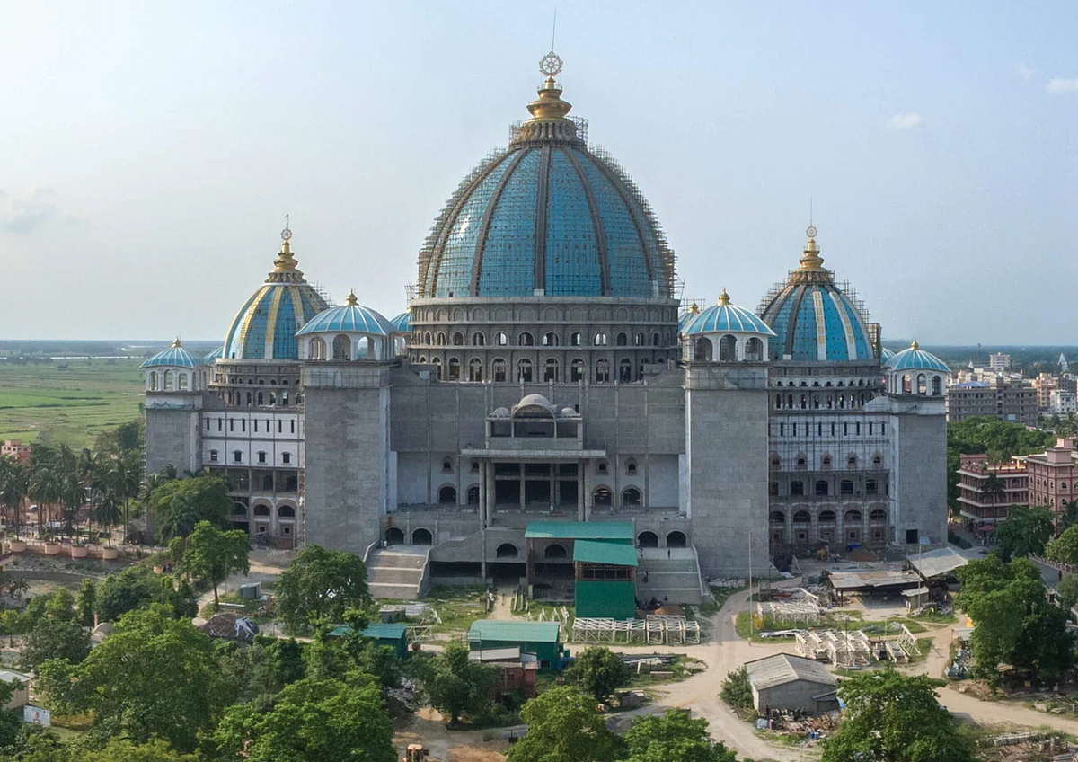 A photo of the temple, which is under construction.
