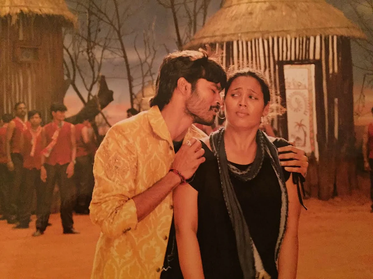 Choreographer Viji with actor Dhanush on <i>Vengai’s </i>set.