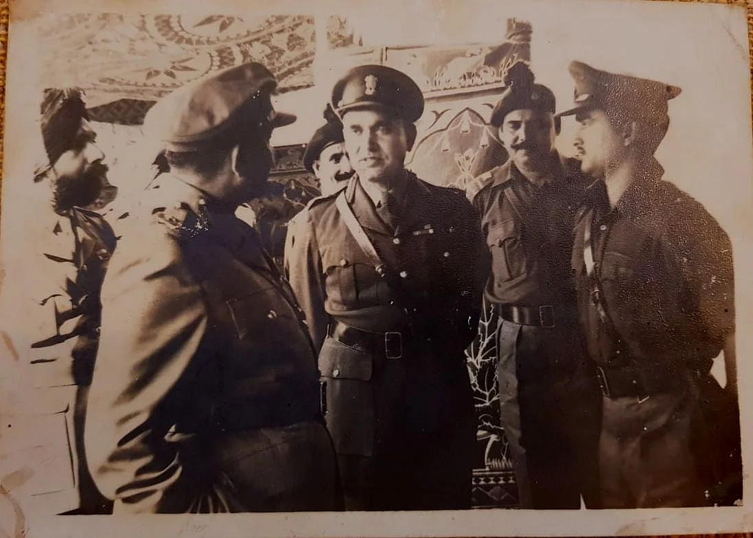 Retired Onkar Nath Dubey with Army officers after recovery. 