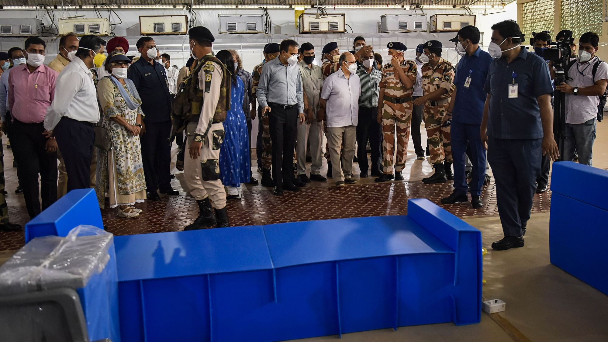 Delhi Lieutenant Governor Anil Baijal visited and reviewed the Sardar Patel COVID Care Centre on Sunday.