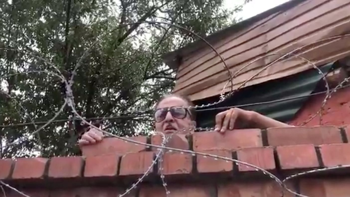 Eighty-year-old Jammu and Kashmir Congress leader Saifuddin Soz, on Thursday, 30 July, scaled a tall wall of his Srinagar residence, only to inform the press that he is still “under house arrest without any formal orders.”