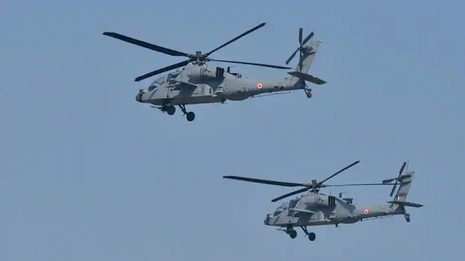 These are actually Apache choppers belonging to the US military flying over a Lake Havasu in Arizona.