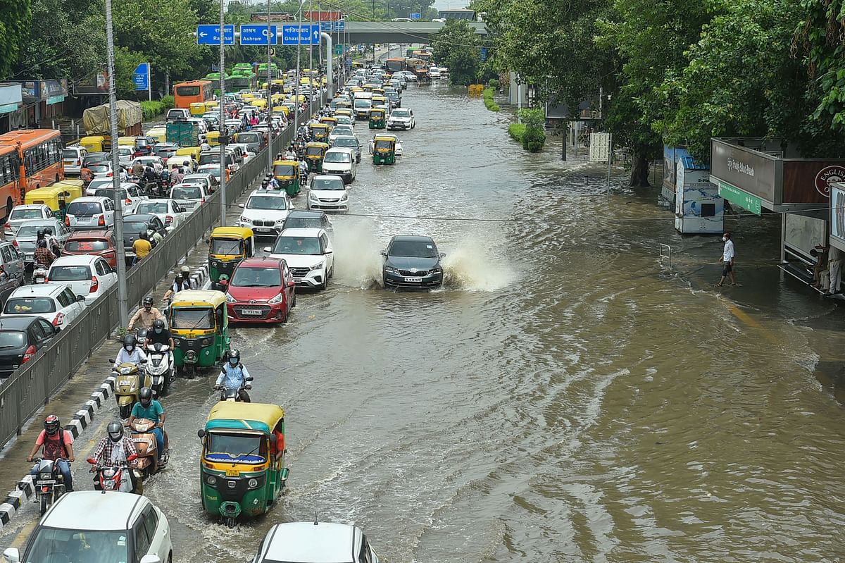Minto Bridge, Jakhira Flyover & other places in ITO reported water-logging as well as several parts of south Delhi
