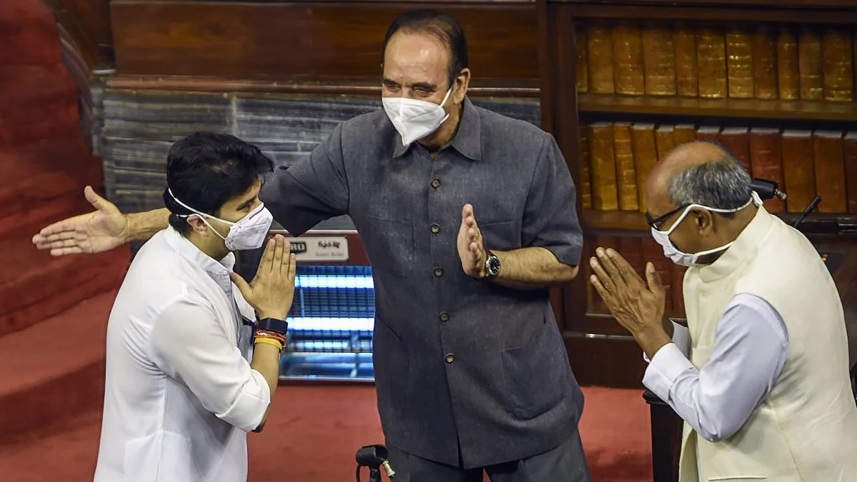 Newly sworn in BJP Member of Parliament Jyotiraditya Scindia crossed paths with former colleague and Congress leader Digvijaya Singh at the oath-take ceremony in Rajya Sabha on Wednesday, 22 July.