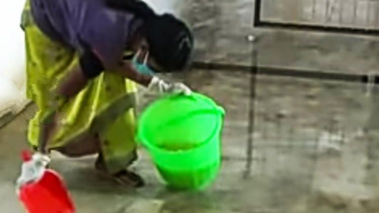 Patients at the Government Tiruvarur Medical College in Tamil Nadu allege that puddles of water have continued to stagnate in the dialysis units of the hospital.