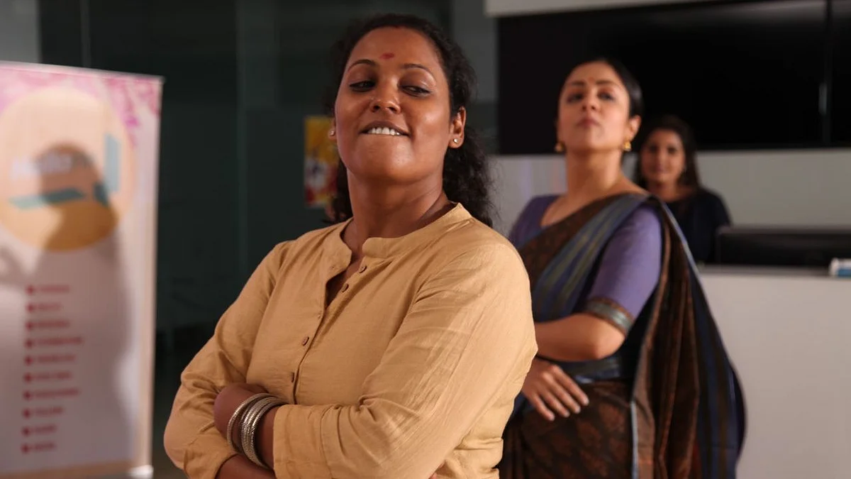Assistant Choreographer Viji with actor Jyothika on <i>Kaatrin Mozhi’s </i> set.