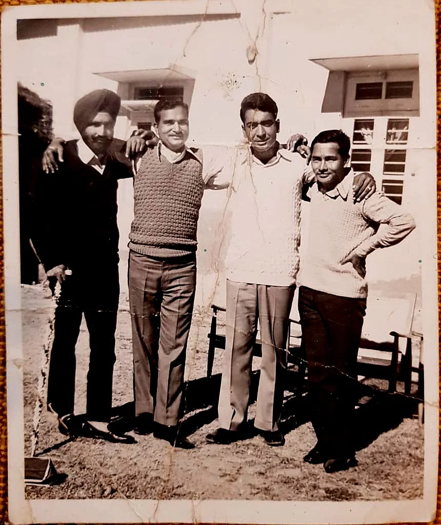 Retired Major Onkar Nath Dubey chilling with fellow officers. 