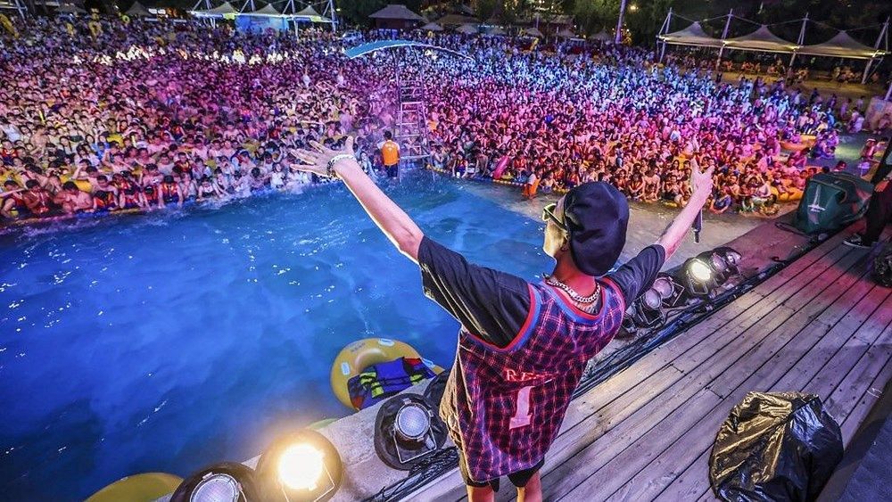 Wuhan Maya Beach Water Park was packed with thousands of people clad in swim suits as an electronic music festival was underway in full swing over the weekend of 15 and 16 August.