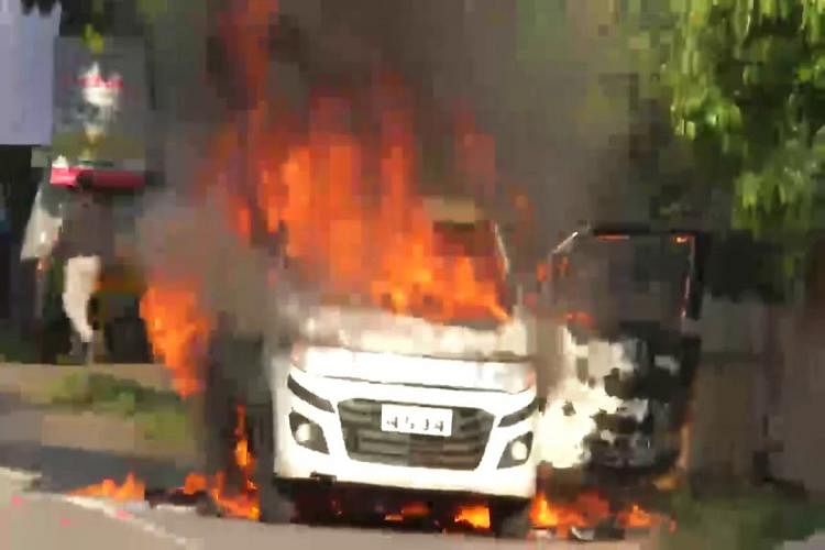 Three people suffered burn injuries in Andhra’s Vijayawada on Monday, 17 August evening after the car they were in was set ablaze by miscreants. 