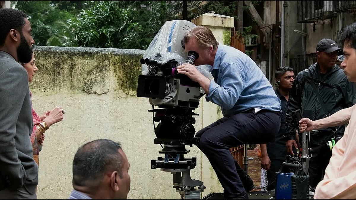 Christopher Nolan on the sets of Nolan.