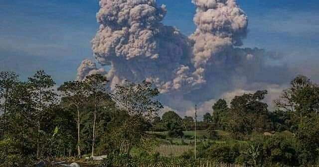 The ash reportedly rose from the peak of the 2,460-metre mountain in Karo, North Sumatra, and shot 5 kms in the sky.