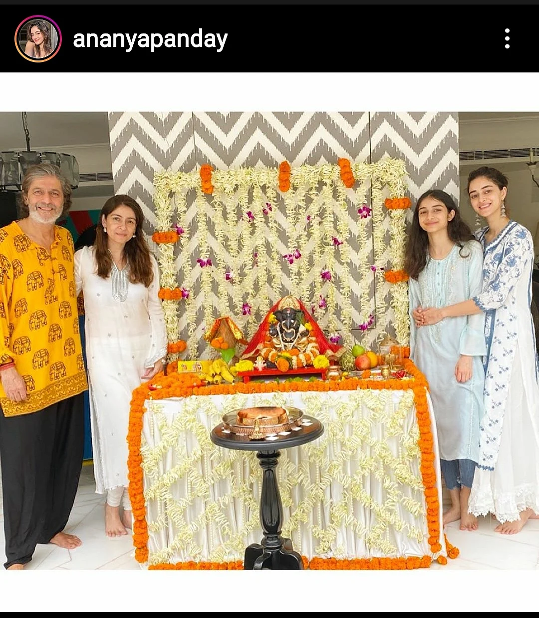 Ananya Panday poses with family on Ganesh Chathurthi.