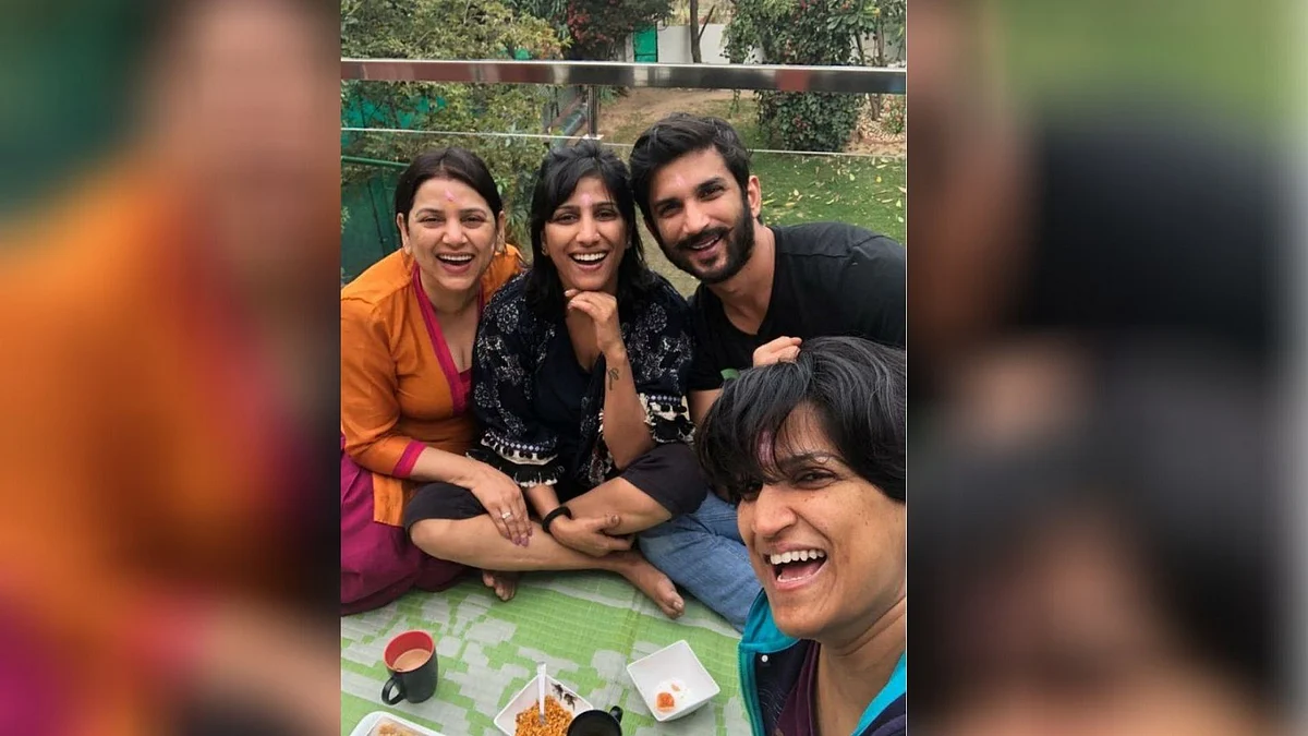 Sushant Singh Rajput with his sisters.
