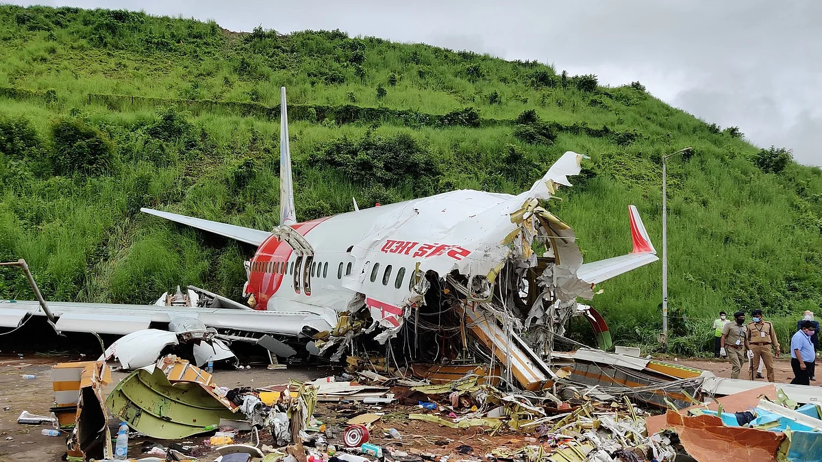 Air India flight (IX-1344) from Dubai carrying 190 passengers <a href="https://www.thequint.com/news/india/air-india-express-plane-skids-during-landing-at-karipur-airport-kozhikode-kerala">skidded off the runway </a>during landing at Karipur Airport in Kozhikode, Kerala on Friday. 18 people were killed in the incident.