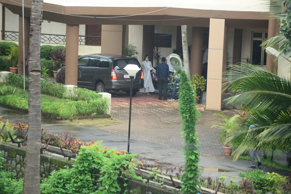 Rhea arrives at the DRDO guesthouse in Mumbai’s Santa Cruz to record her statement.