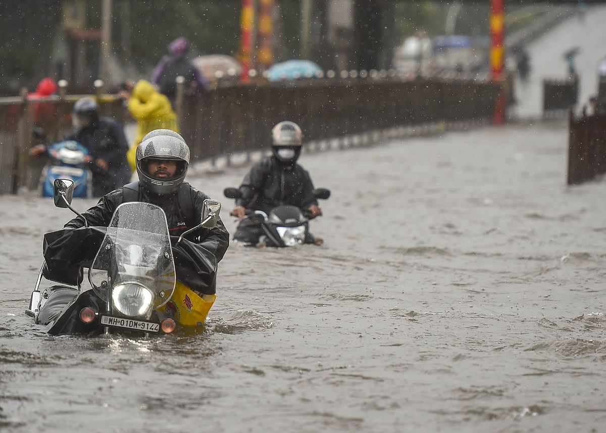The IMD has forecast heavy to extremely heavy rains in Mumbai and the coastal Konkan area in the next 24 hours.