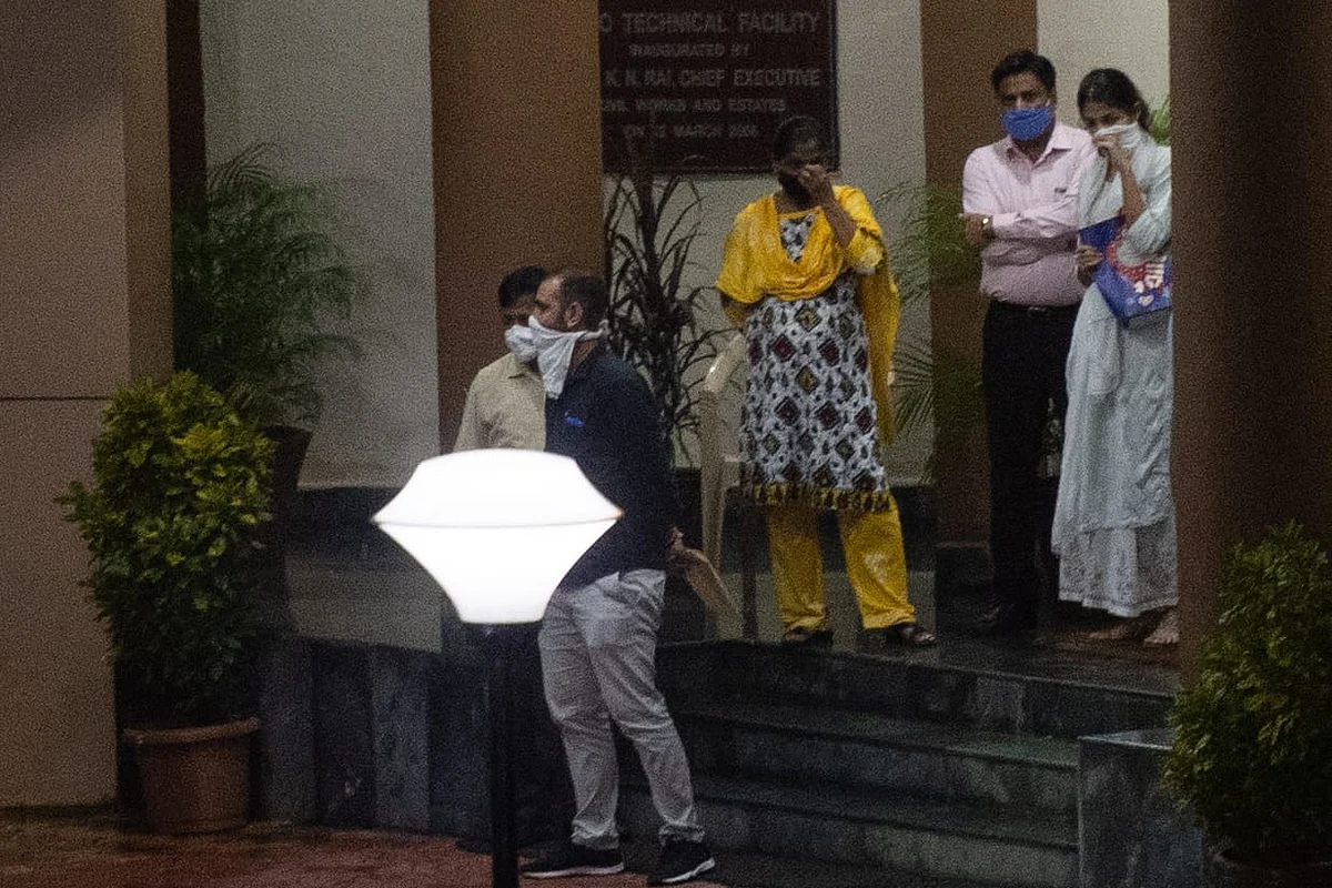 Rhea leaves the DRDO guesthouse.