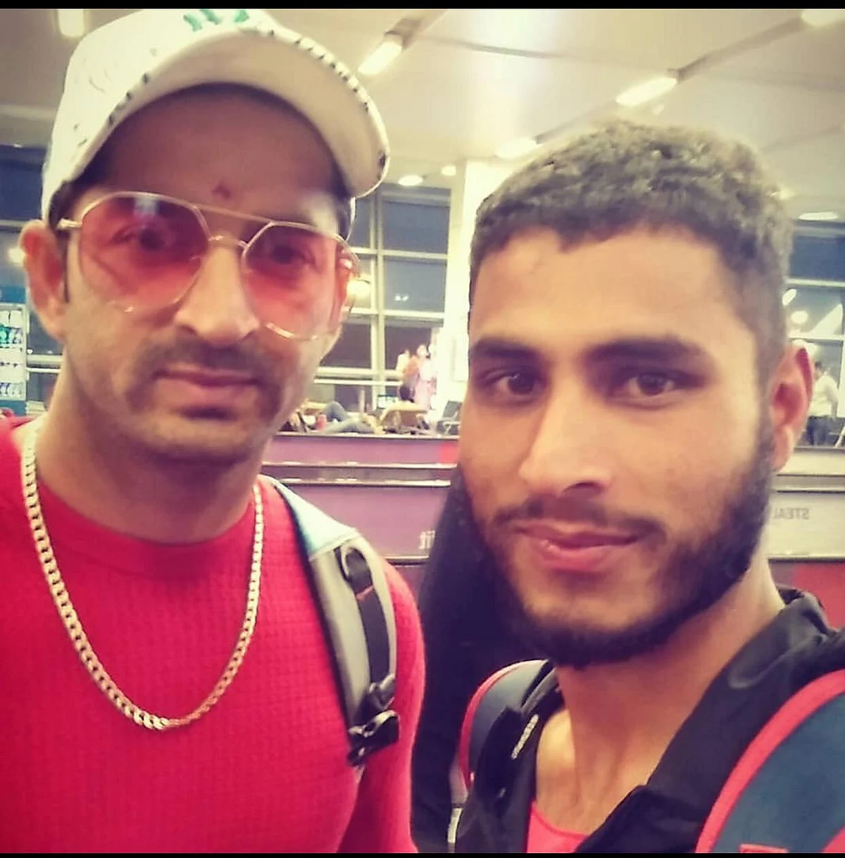 Cricketer Mohit Sharma (L) with Shabir ‘Lefty’