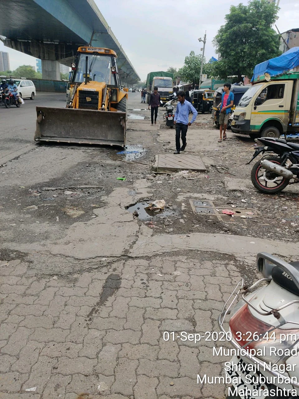 The road is in a dilapidated condition again, making it difficult to drive through.