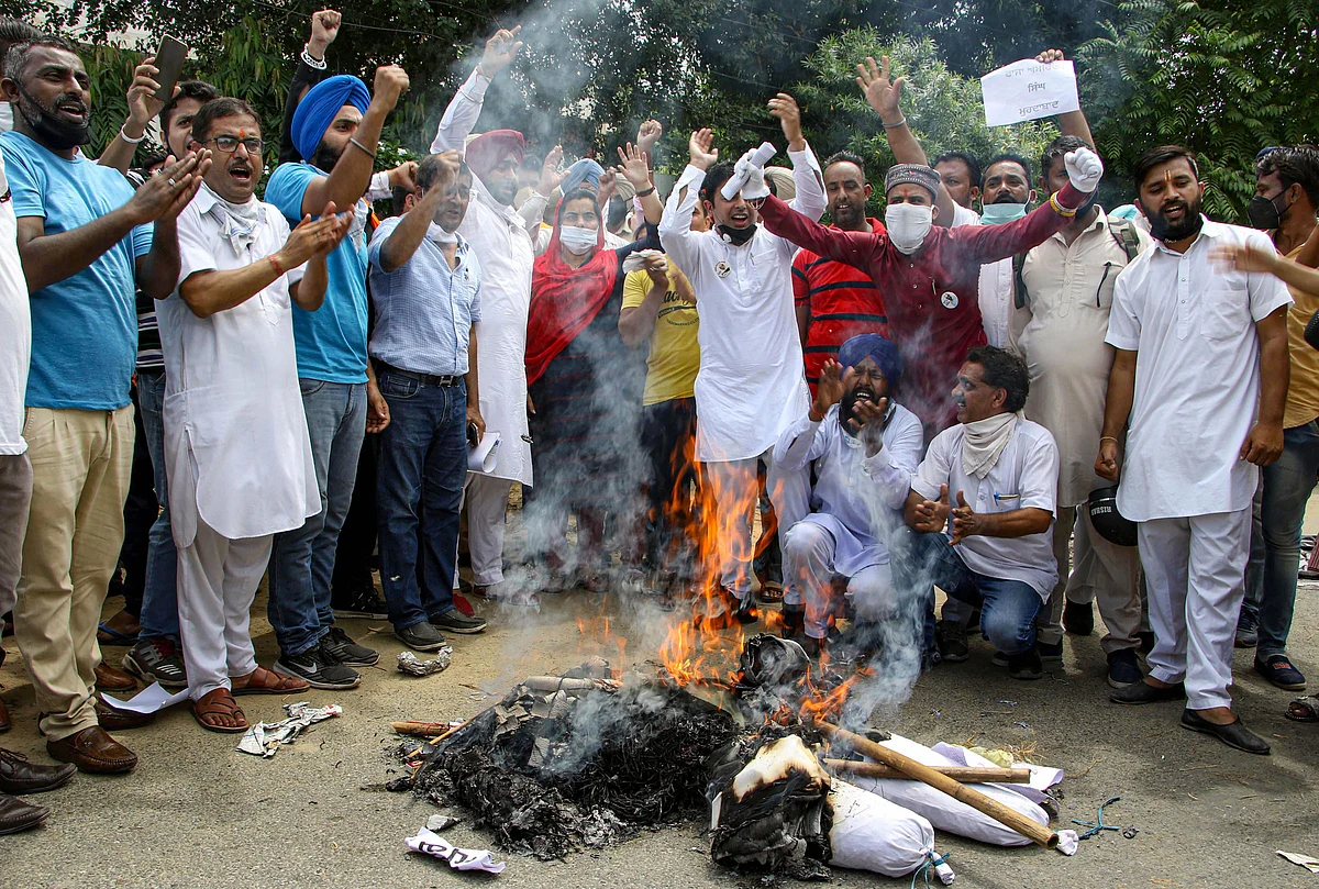 Aam Aadmi Party (AAP) leaders and workers stage a protest against the alleged involvement of Punjab Minister Sadhu Singh Dharamsot in the multi-crore post-matriculate scholarship scam, in Amritsar.
