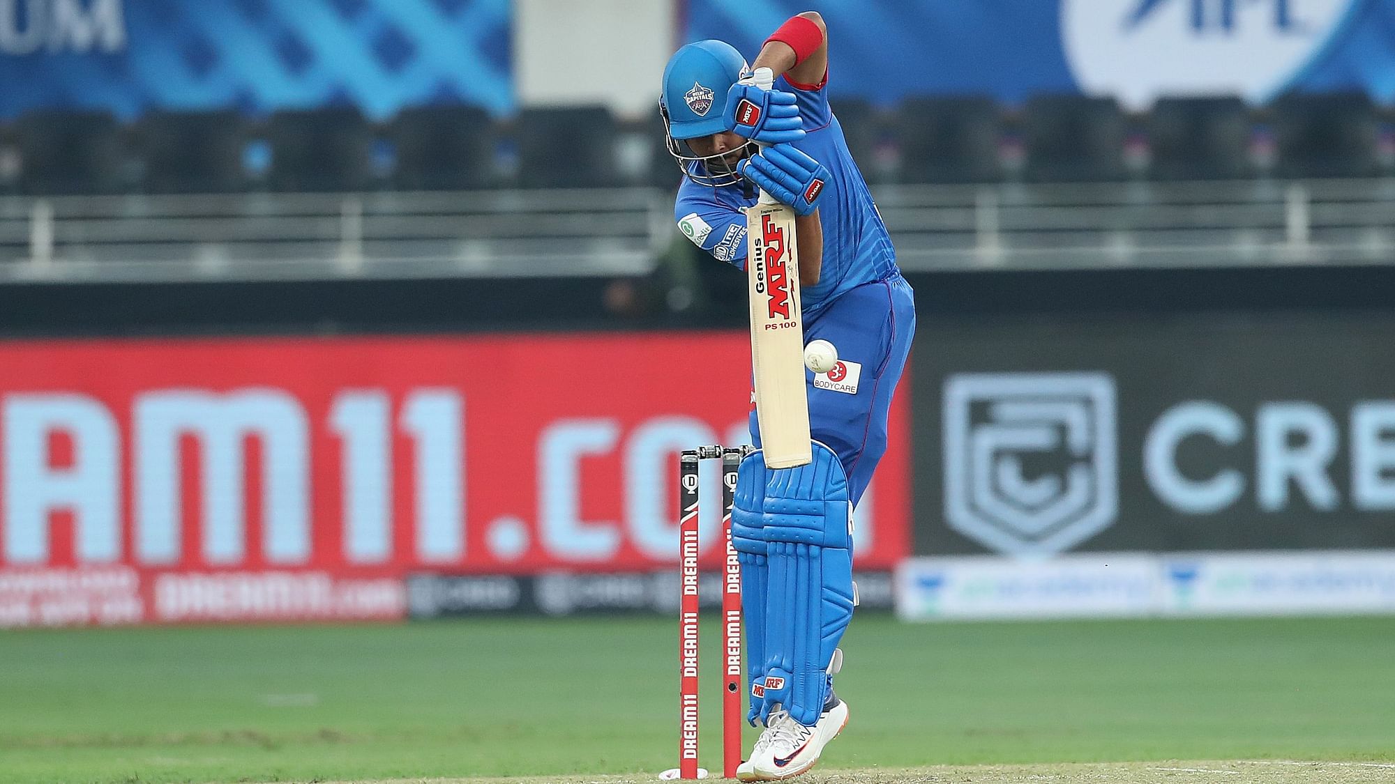 Prithvi Shaw, who hasn’t been in his best form playing for Delhi Capitals, gets criticized again for playing an irresponsible shot